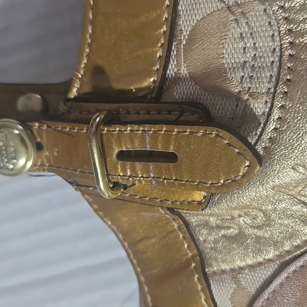 Coach Tote - Picture 14 of 14